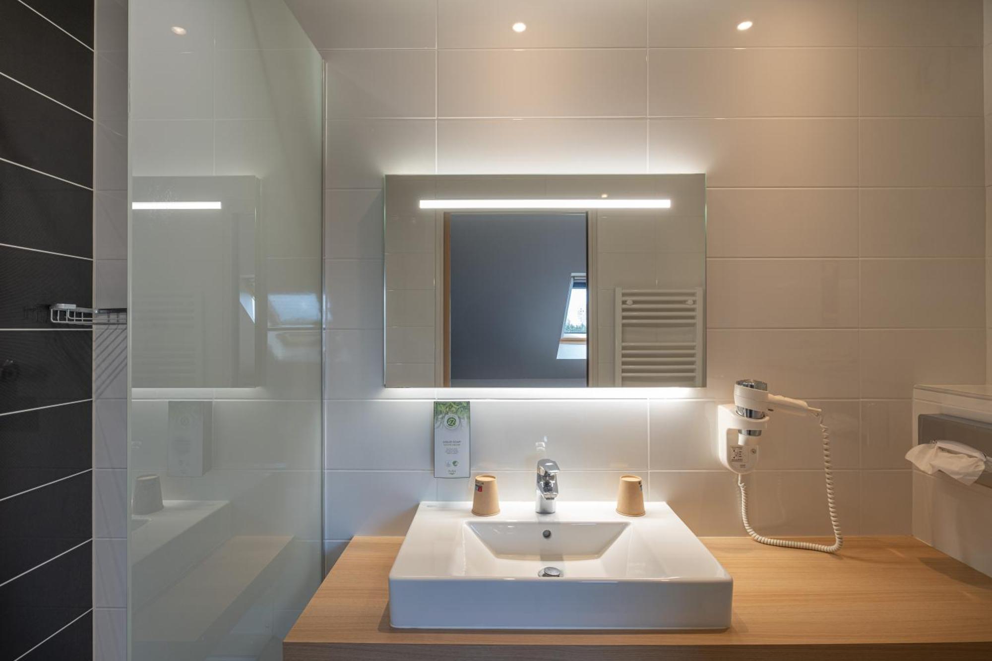 Hotel Kyriad Est