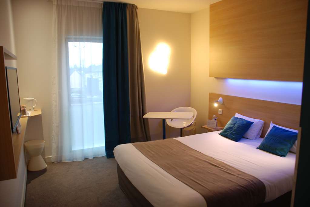 Kyriad Est Hotel 3*